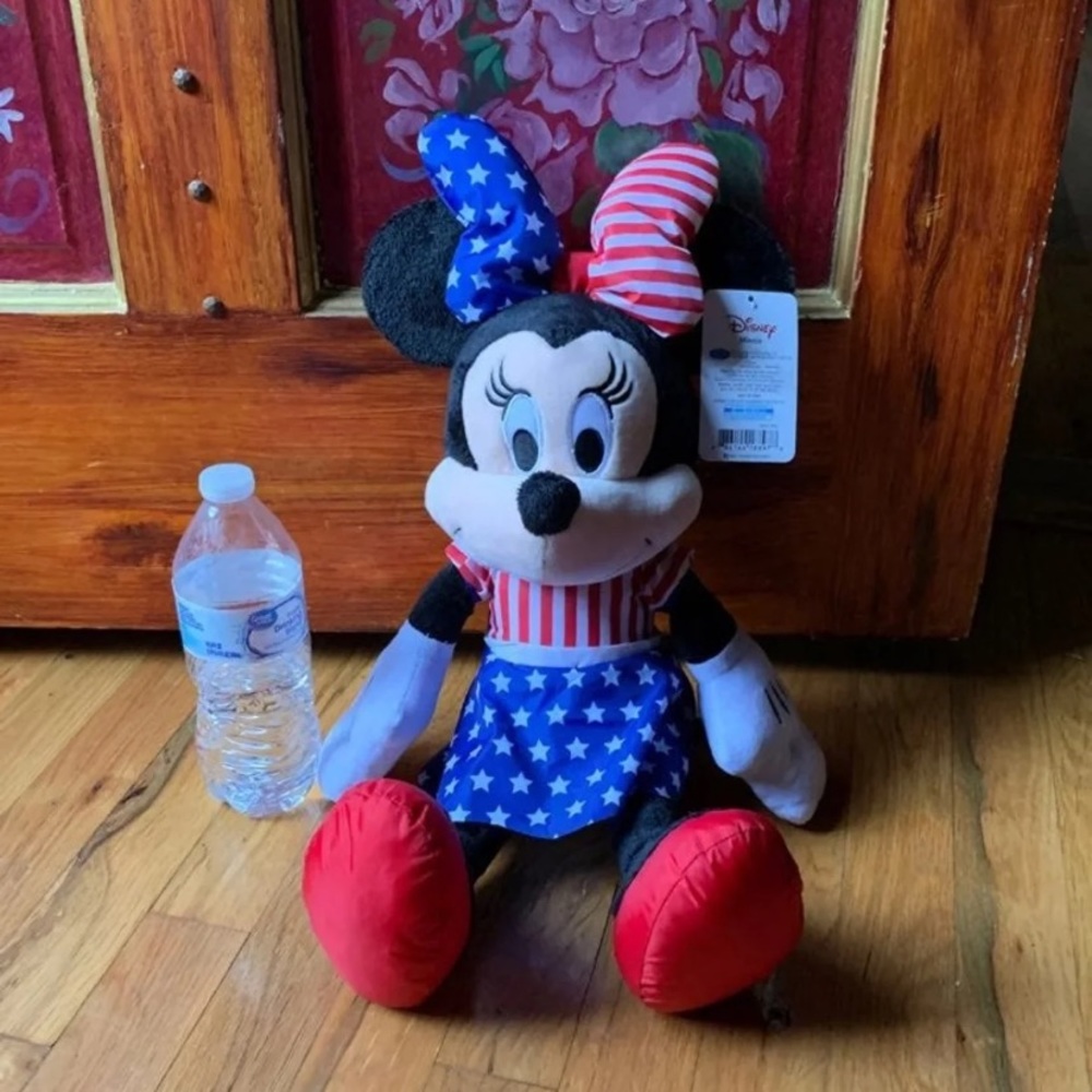 Minnie plush NWT